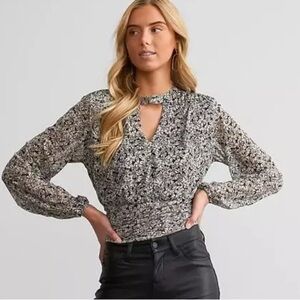 Daisy print blouse